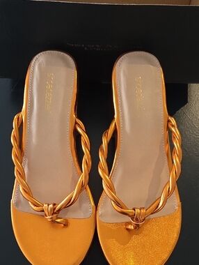 NIB Size 6.5 Shoe Dazzle Metallic Orange Braided Toe-Loop Slide Sandals